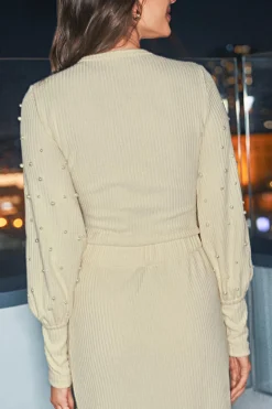 Apricotfarbene Bluse mit Puffärmeln und Kunstperlenverzierung