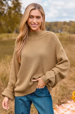 Beige langärmeliger Strickpullover mit hohem Halsausschnitt