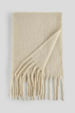 Beiger langer Schal mit Fransen
