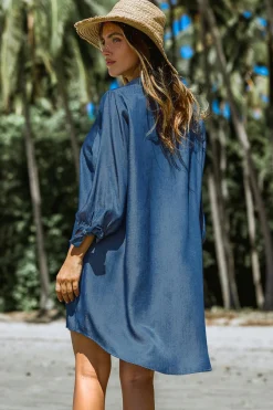 Blaues Minikleid mit Kragen und Knopfleiste