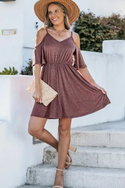 Bordeauxfarbenes Minikleid mit kalten Schultern