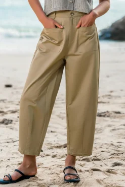 Braune Baumwollhose mit fallendem Bund und spitz zulaufendem Bein