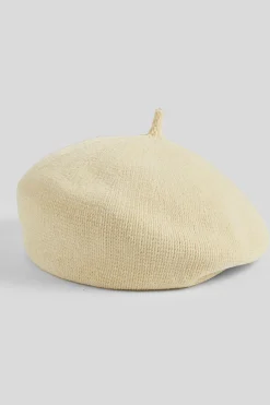 Cremefarbene Baskenmütze