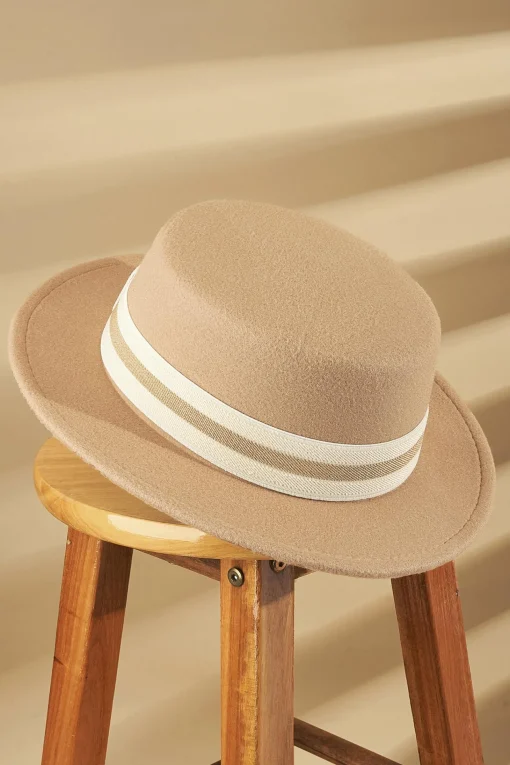 Hellbrauner Fedora-Hut