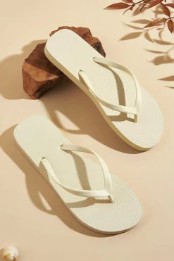 Klassische Beige Flip-Flops