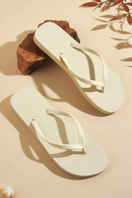 Klassische Beige Flip-Flops