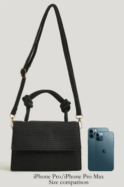 Kleine rechteckige Tasche mit gewebter Struktur