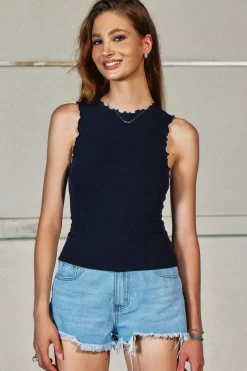 Marineblaues Tank-Top mit Salatkanten