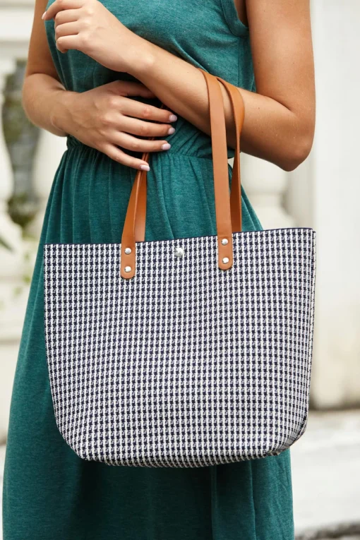 Schwarz-weiße Hahnentritt-Tasche